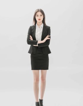 —Pngtree—business daytime character lady indoor_1522661_0